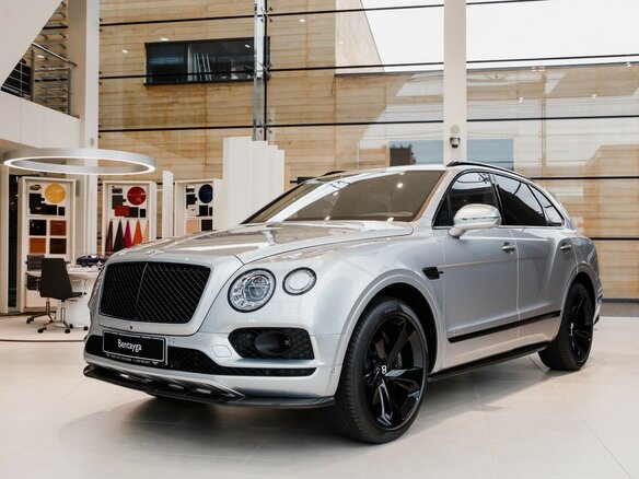 2018 Bentley Bentayga I, серебристый