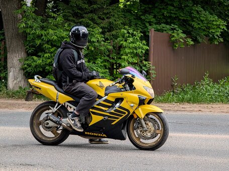 1999 Honda CBR 600F, жёлтый, 400000 рублей, вид 1
