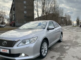 2011 Toyota Camry VII (XV50), серебристый, 1950000 рублей, вид 3