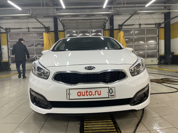 2018 Kia Ceed II Рестайлинг, белый, 1300000 рублей - вид 6