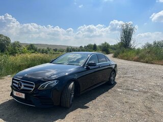 2017 Mercedes-Benz E-Класс 200 V (W213, S213, C238), чёрный, 2900000 рублей, вид 1