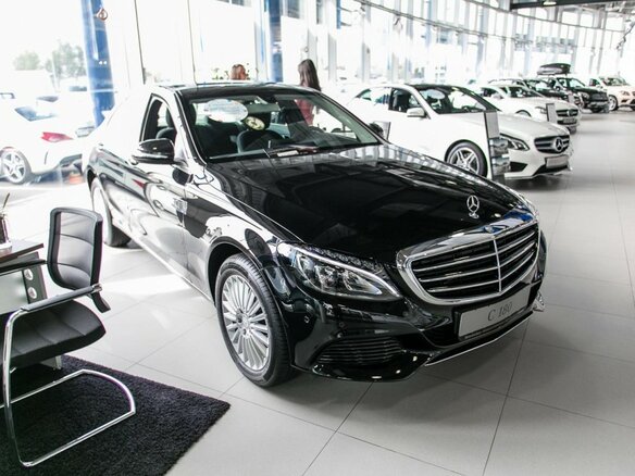 2018 Mercedes-Benz C-Класс 180 IV (W205), чёрный - вид 2