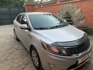 2014 Kia Rio 5-speed III, серебристый, 989000 рублей, вид 1