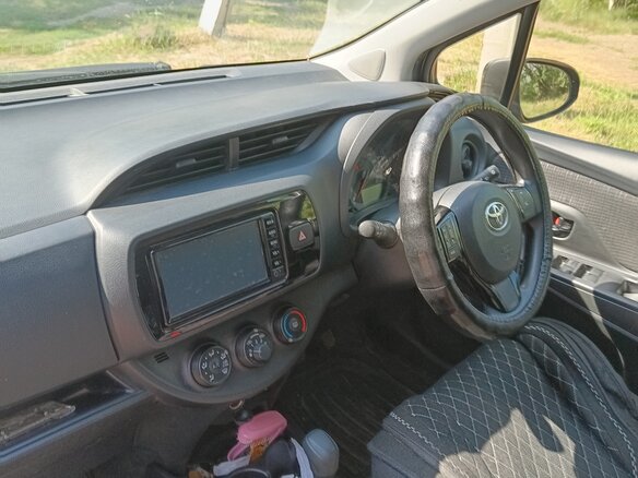 2018 Toyota Vitz III (XP130) Рестайлинг, серый, 980000 рублей - вид 13