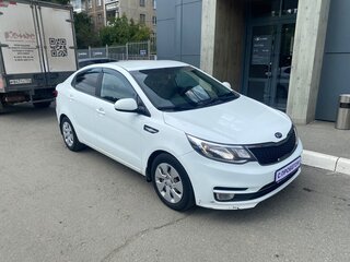2015 Kia Rio III Рестайлинг, белый, 910000 рублей, вид 1