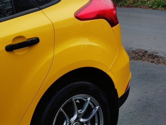 2017 Ford Focus III Рестайлинг, жёлтый, 990000 рублей - вид 9
