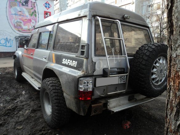 1990 Nissan Safari IV (Y60), серый - вид 2