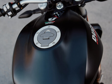 2019 Ducati Monster 821, чёрный, 899990 рублей, вид 4