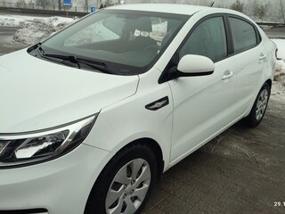 2015 Kia Rio III Рестайлинг, белый, 1400000 рублей, вид 2