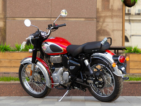2025 Royal Enfield Classic 350, красный, 517000 рублей, вид 3