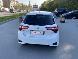 2018 Toyota Vitz III (XP130) Рестайлинг 2, белый, 950000 рублей, вид 3