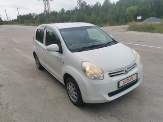 2011 Toyota Passo II (C30), белый, 715000 рублей, вид 3