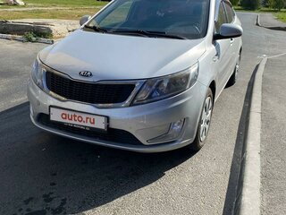 2013 Kia Rio 5-speed III, серебристый, 872000 рублей, вид 2