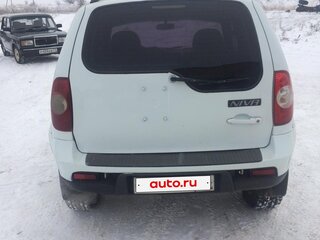 2010 Chevrolet Niva I Рестайлинг, белый, 530000 рублей, вид 3