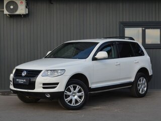 2008 Volkswagen Touareg I Рестайлинг, белый, 1149999 рублей, вид 2