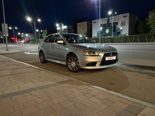 2014 Mitsubishi Lancer X Рестайлинг, серебристый, 950000 рублей, вид 2