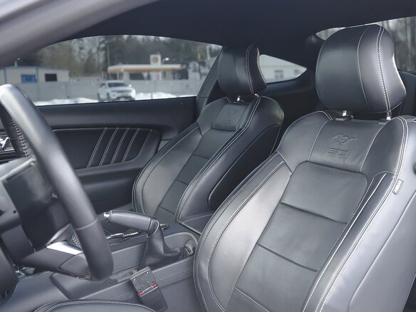 2015 Ford Mustang VI, красный - вид 13