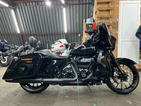2018 Harley-Davidson Street Glide Special, чёрный, 1880000 рублей, вид 3