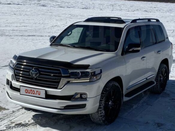 2017 Toyota Land Cruiser 200 Series Рестайлинг 2, белый, 8800000 рублей