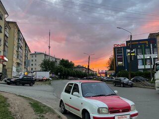 1995 Nissan March II (K11), белый, 137000 рублей, вид 2
