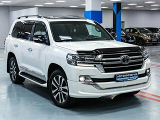 2018 Toyota Land Cruiser 200 Series Рестайлинг 2, белый, 6700000 рублей, вид 5
