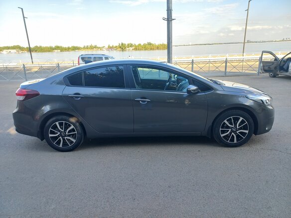 2019 Kia Cerato III Рестайлинг (Classic), серый, 1850000 рублей - вид 3
