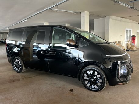 2025 Hyundai Staria I, чёрный, 8080000 рублей, вид 2