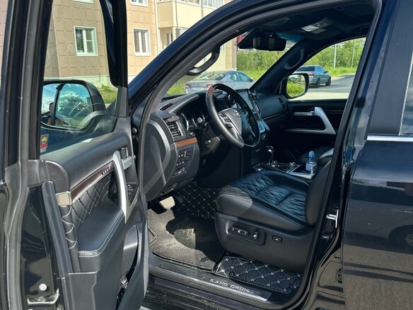 2018 Toyota Land Cruiser 200 Series Рестайлинг 2, чёрный, 6390000 рублей - вид 5