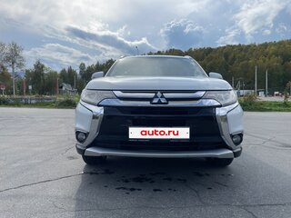 2015 Mitsubishi Outlander III Рестайлинг 2, белый, 2050000 рублей, вид 3