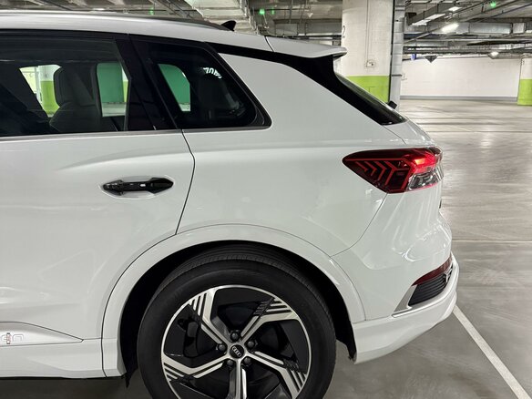 2023 Audi Q4 e-tron 50 quattro I, белый, 4999000 рублей - вид 6