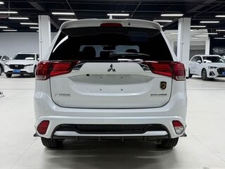 2022 Mitsubishi Outlander III Рестайлинг 3, белый, 2150000 рублей, вид 4