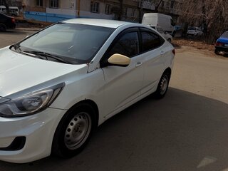 2013 Hyundai Solaris I, белый, 750000 рублей, вид 1