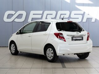 2015 Toyota Vitz III (XP130) Рестайлинг, белый, 984000 рублей, вид 2