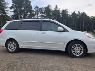 2007 Toyota Sienna II Рестайлинг, белый, 1900000 рублей, вид 4