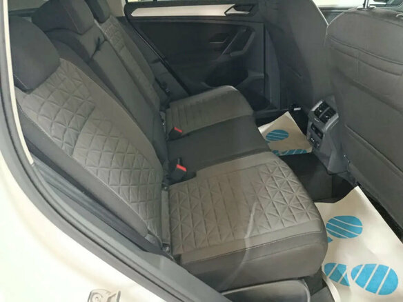 2021 Volkswagen Tiguan II Рестайлинг, белый, 2600000 рублей - вид 15