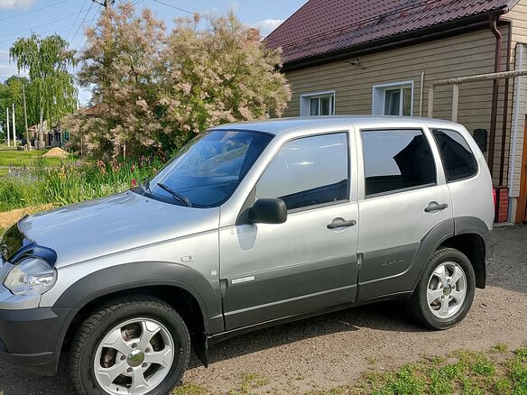 2011 Chevrolet Niva I Рестайлинг, серебристый, 465000 рублей - вид 5
