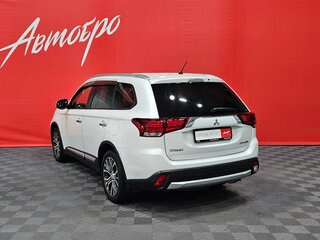 2015 Mitsubishi Outlander III Рестайлинг 2, белый, 1675000 рублей, вид 3