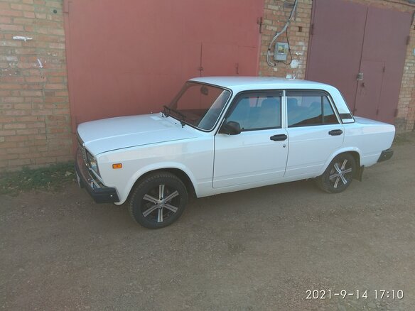 2010 Lada (ВАЗ) 2107, белый, 600000 рублей - вид 2