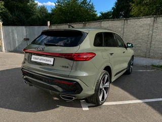 2026 Audi Q5 45 TFSI III (GU), зелёный, 7350000 рублей, вид 4
