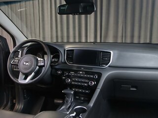 2018 Kia Sportage IV Рестайлинг, коричневый, 1849000 рублей, вид 5