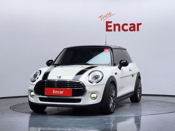 2017 Mini Hatch Cooper III (F55/F56), белый, 1590000 рублей - вид 2