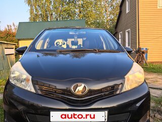 2013 Toyota Vitz III (XP130), чёрный, 800000 рублей, вид 1