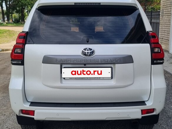 2020 Toyota Land Cruiser Prado 150 Series Рестайлинг 2, белый, 4980000 рублей - вид 3