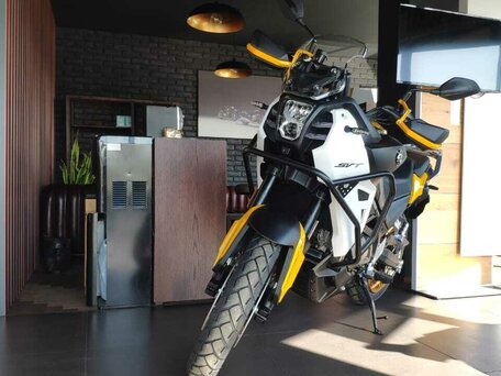 2026 QJMotor SVT 650 X, жёлтый, 764000 рублей, вид 5