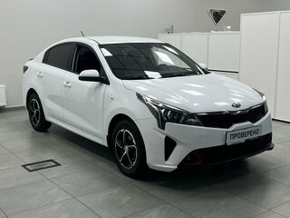 2020 Kia Rio IV Рестайлинг, белый, 1325000 рублей, вид 3