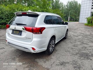 2022 Mitsubishi Outlander III Рестайлинг 3, белый, 1980000 рублей, вид 5