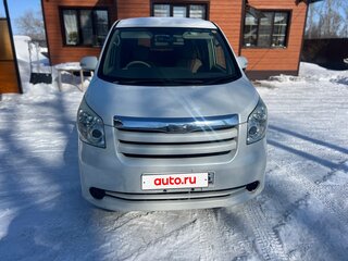 2009 Toyota Noah II (R70), белый, 1175000 рублей, вид 2