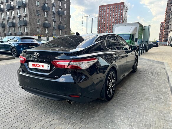 2019 Toyota Camry VIII (XV70), чёрный, 2400000 рублей - вид 3