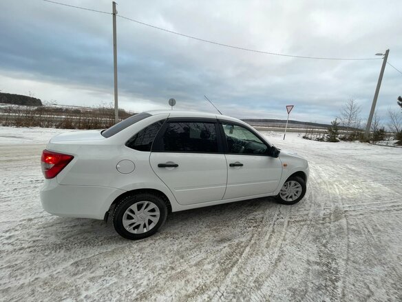 2017 Lada (ВАЗ) Granta I, белый, 580000 рублей - вид 3