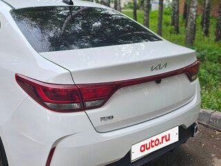 2021 Kia Rio IV Рестайлинг, белый, 1680000 рублей, вид 2